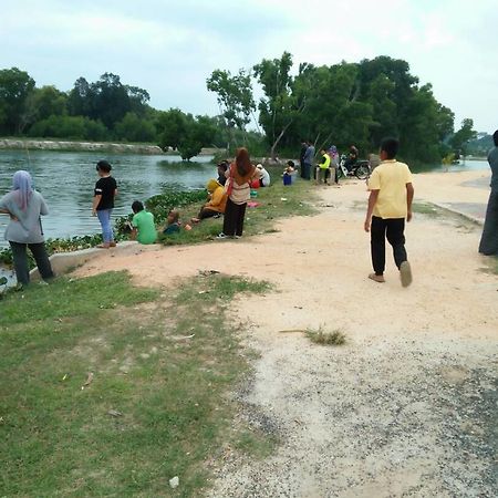 Damai Homestay Pantai Pelindung Kuantan Buitenkant foto